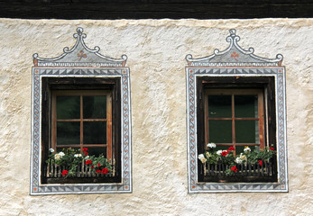 antiche finestre dipinte; Sarentino (Bolzano)