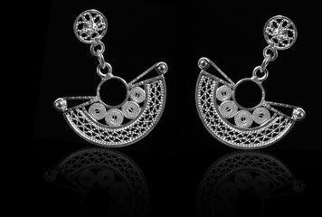 silver and gold earrings with filigree, traditional jewelry from colombia and mexico , hand mede jewels filigrana