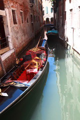 Fototapeta na wymiar venice, gondola moored c
