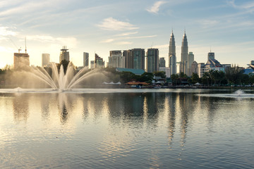 Fototapeta na wymiar Kuala Lumpur skyline and fountation at Titiwangsa Park in Kuala Lumpur. Malaysia.