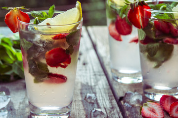 Fresh lemonade with strawbery, mint and ice