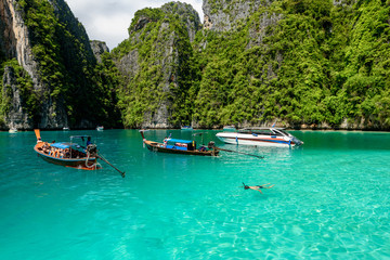 Plakat Tourist enjoy beautiful crystal clear water at Pileh bay at Phi Phi island near Phuket, Thailand