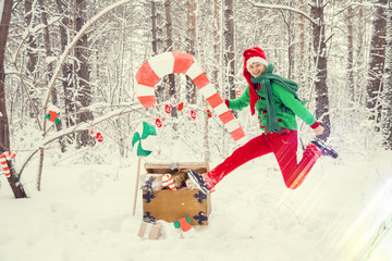  эльфы семьей в новогоднем снежной лесу © irinashamanaeva