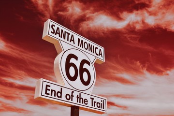 Fin de la Route 66 à Santa Monica, Californie.
