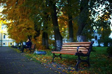 Fototapeta premium Benches in the autumn park