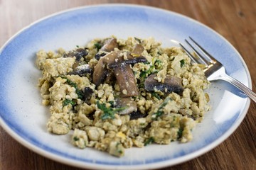 Scrambled eggs with mushrooms