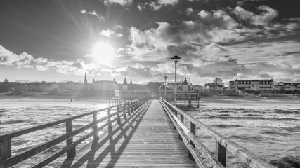 Seebrücke bei Sonne auf Usedom