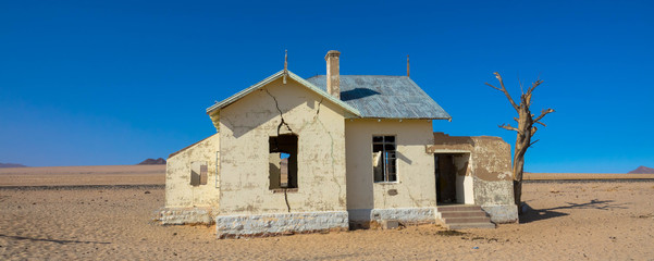 Fototapeta na wymiar Alter Bahnhof in Garub, Namibia