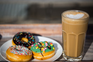 donuts mit latte macchiato