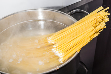Spagetti kochen