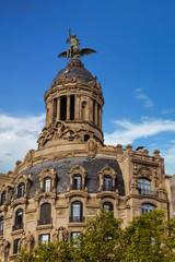 Fototapeta na wymiar Statue on Old Barcelona Building