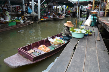 Fototapeta na wymiar Floating Market