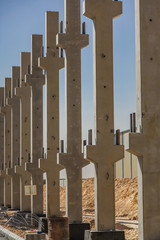 Baustelle mit Betonfertigteilstützen © Aquarius