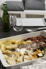 Schweinefilet mit Ofengemüse in Ofenform