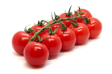 Cocktailtomaten vor weißem Hintergrund