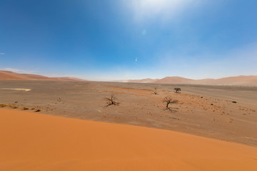 Fototapeta na wymiar Sonnenschein über der Namib-Wüste