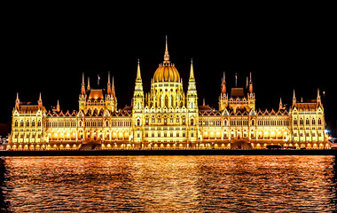 Fototapeta premium Budapest Parliament in Hungary at night on the Danube river.