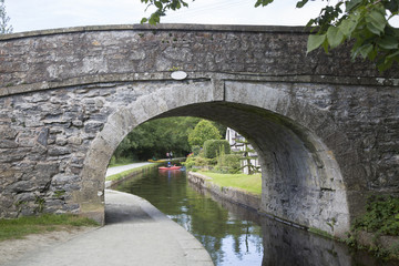 Fototapeta na wymiar Stone Bridge on Shropshire Union Canal, Llangollen; Wales