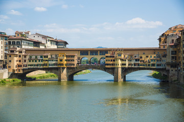 Fototapeta na wymiar Famous Ponte Vecchio bridge over the Arno river in Florence, Italy