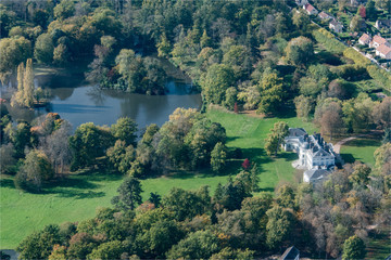Photo aérienne du château de Groussay près de Montfort l'Amaury dans les Yvelines en France