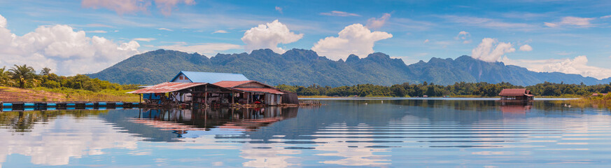 Naklejka premium Floating house