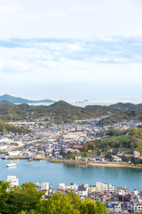 造船業が盛んな海辺の町（日本・広島・尾道）