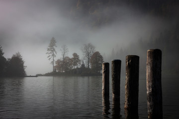 Nebel über einem See