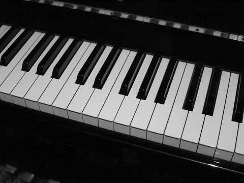 Standard size piano keyboard in black and white
