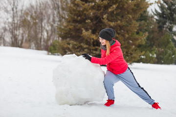 Woman wearing sportswear playing on snow