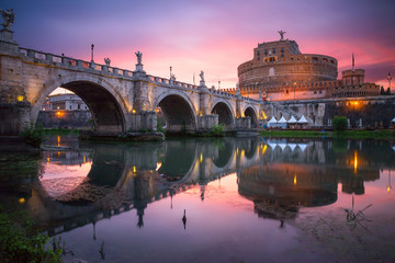 Obraz premium Castel Sant'Angelo al tromonto