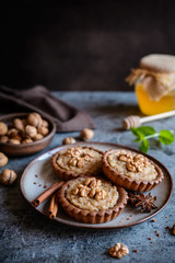 Delicious gingerbread tartlets with walnut filling