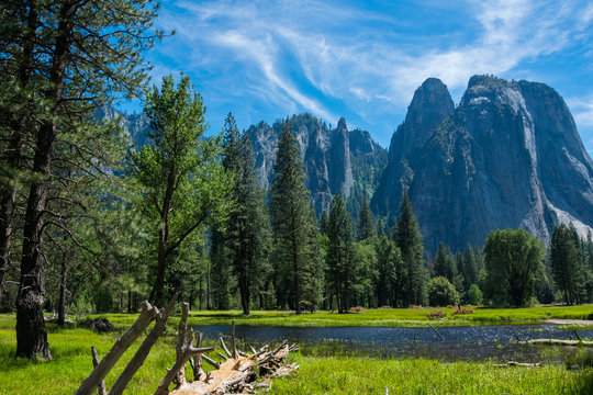 Picturesque cliffs and rivers of the Yosemite Valley, California