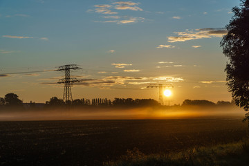 Fototapeta na wymiar Sonnenaufgang mit Nebel