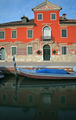 Fototapeta na wymiar Colorful house on the island of Burano near Venice in Italy and