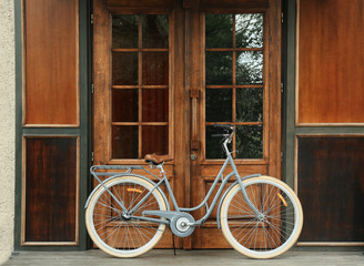 Fototapeta na wymiar Retro bicycle near house entrance on city street
