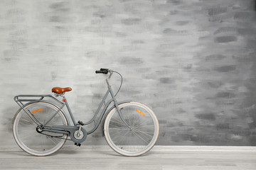 Fototapeta na wymiar Retro bicycle near grey wall