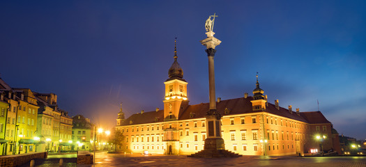 Fototapeta na wymiar Royal Castle and Old Town in Warsaw, Poland