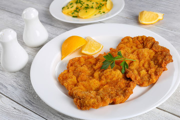  classic Wiener schnitzel with potato salad