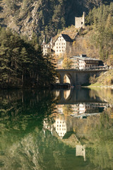 Fototapeta na wymiar Reflection of ruin and castle in a mountain lake - Fernsteinsee, Tyrol