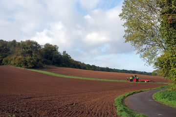 tracteurs et champs cultivés en Picardie