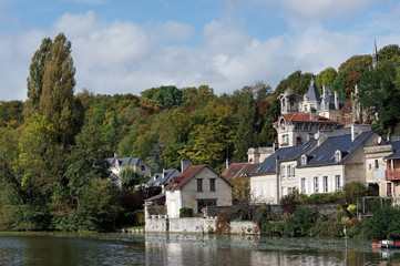 Fototapeta na wymiar Lac de Pierrefonds en Picardie