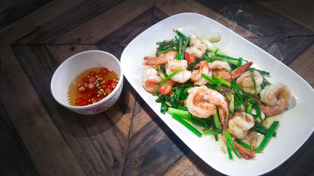 Hot meals shrimp Stir-Fried Sautéed mixed vegetables with oyster sauce  to taste And the delicious smell of seafood . Recommended dishes in Thailand