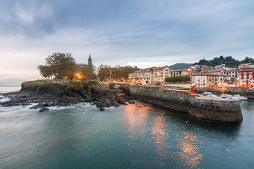 Obraz premium beautiful fishing town of mundaka, located at basque country