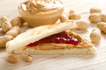 sandwich with peanuts butter and jam