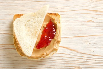 sandwich with peanuts butter and jam