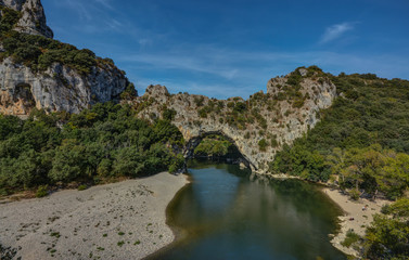 Fototapeta premium Pont d`Arc Natursteinbrücke in der Ardeche