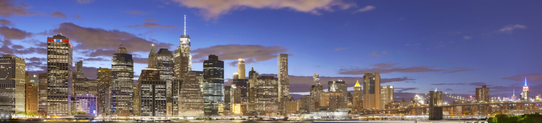 Obraz premium New York City skyline at night, high quality mega panoramic picture, USA.