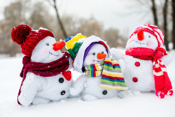 Happy snowman family