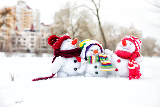 Happy snowman family