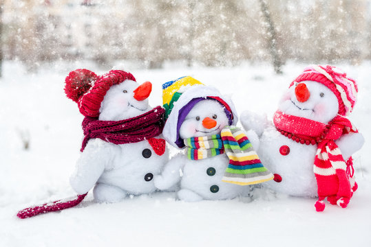 Happy snowman family